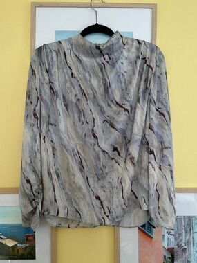 Amanda Uprichard Marble-Print Pleated Skirt in Beige, Gray, Brown